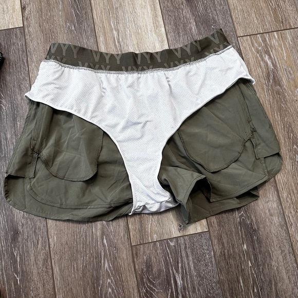 🛍️ YYV Green Shorts with underwear & zipper pockets Size XL - Picture 6 of 8